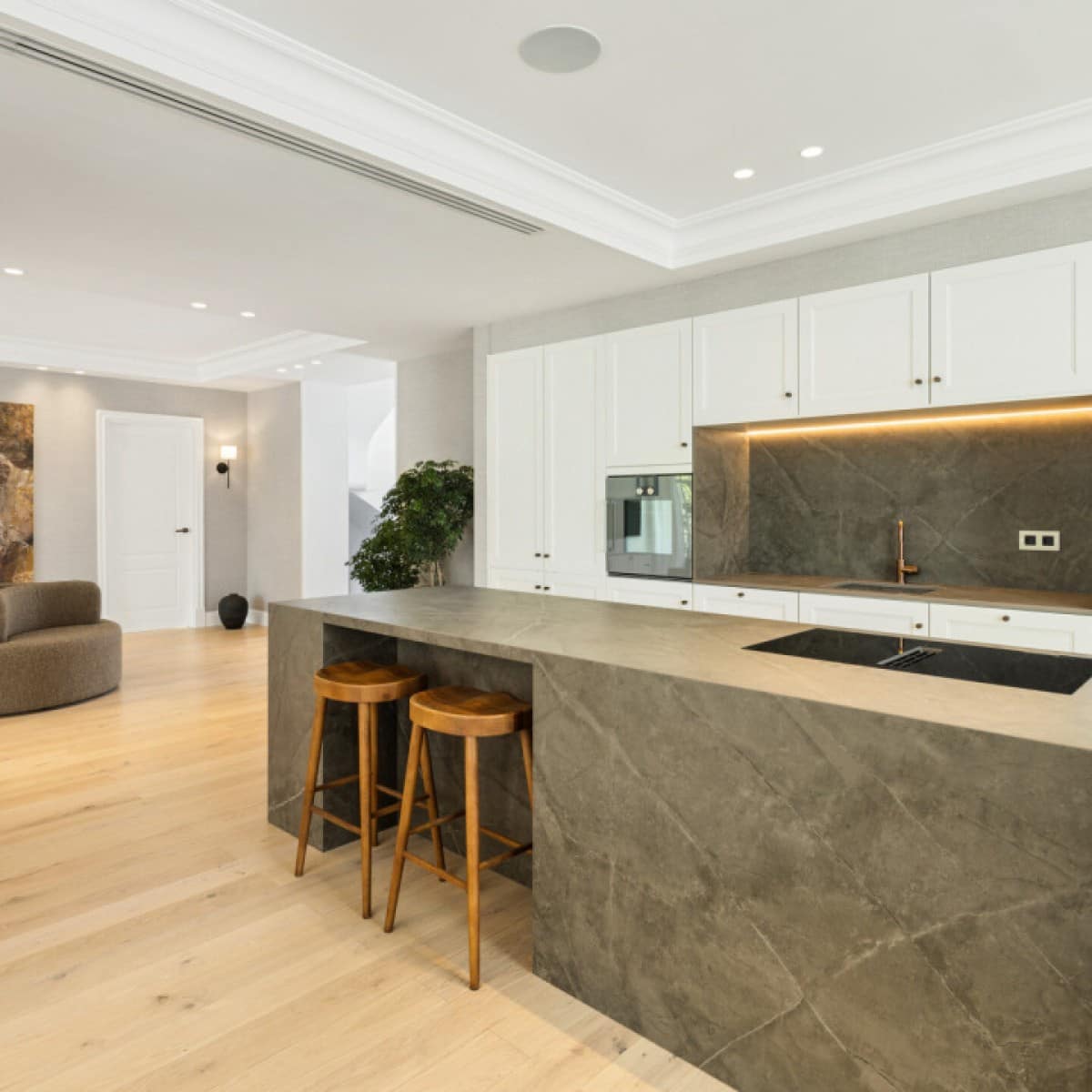 5 makuuhuone Huvila myytävänä paikassa Nueva Andalucia mukana uima-altaan 
autotalli - 8 900 000 € (Ref: 9425942)