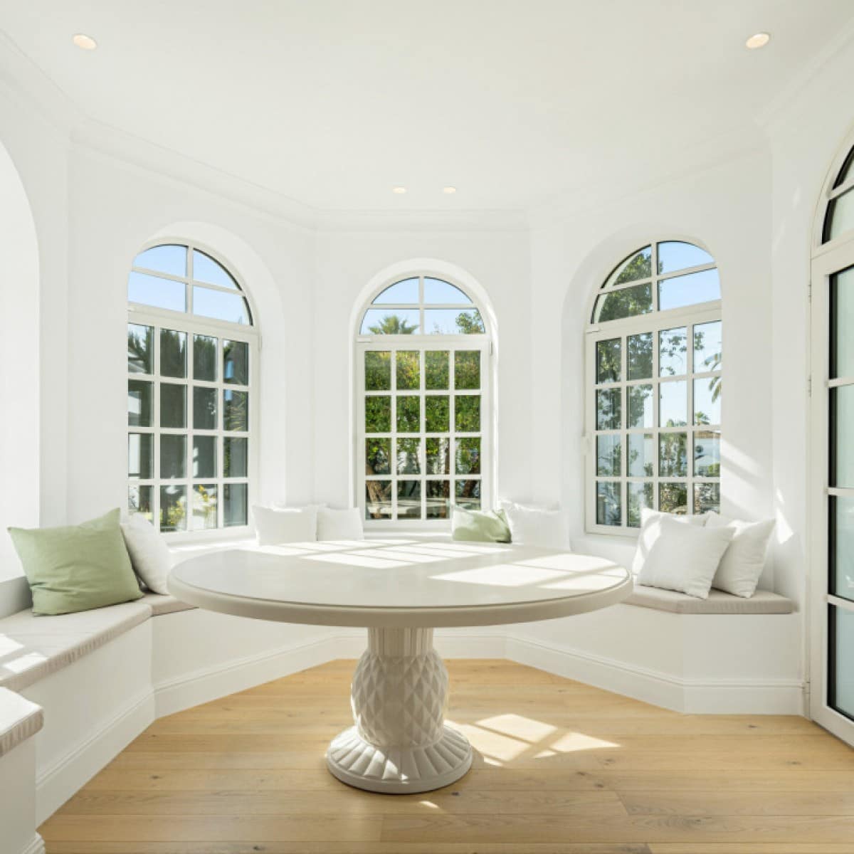 5 makuuhuone Huvila myytävänä paikassa Nueva Andalucia mukana uima-altaan 
autotalli - 8 900 000 € (Ref: 9425942)