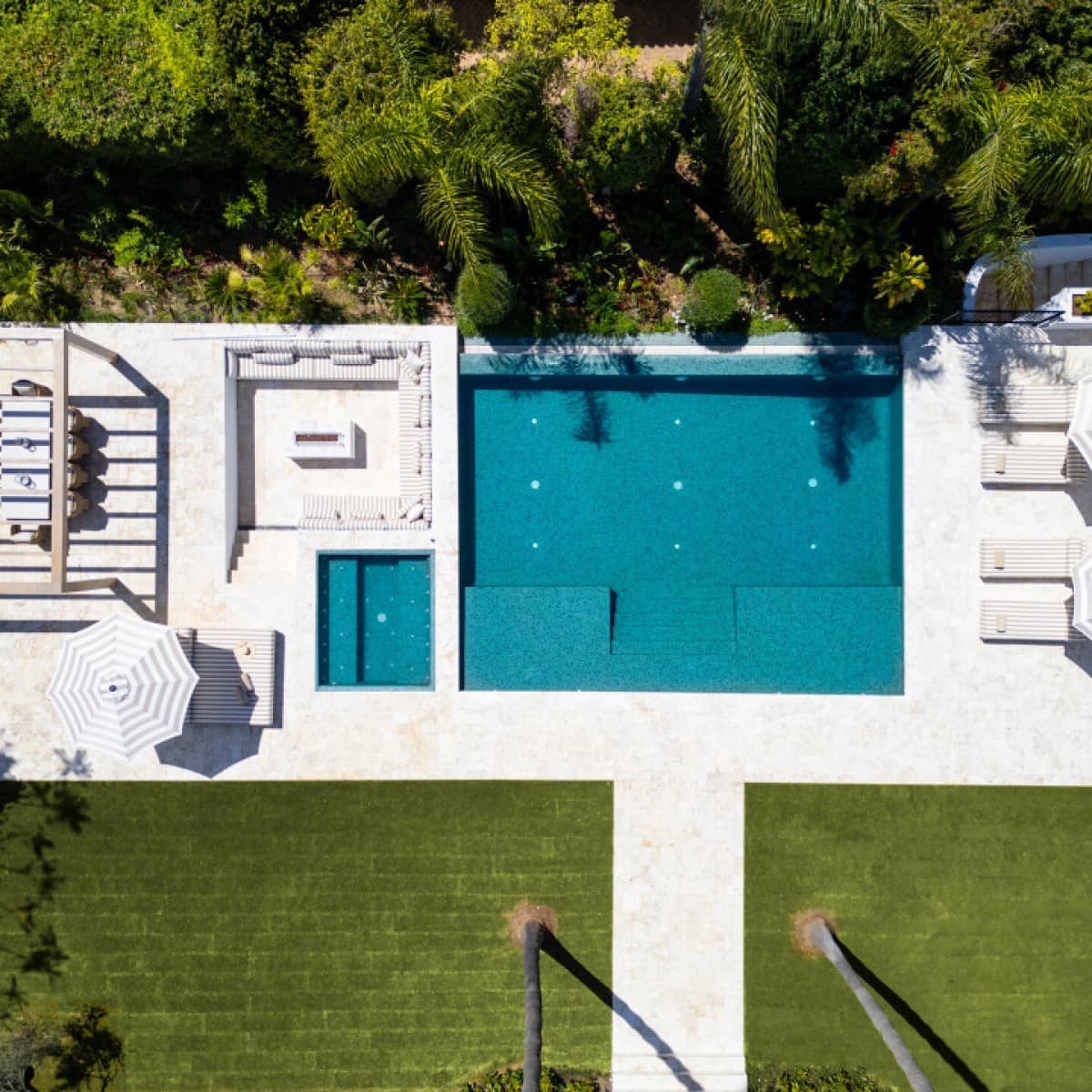 5 makuuhuone Huvila myytävänä paikassa Nueva Andalucia mukana uima-altaan 
autotalli - 8 900 000 € (Ref: 9425942)