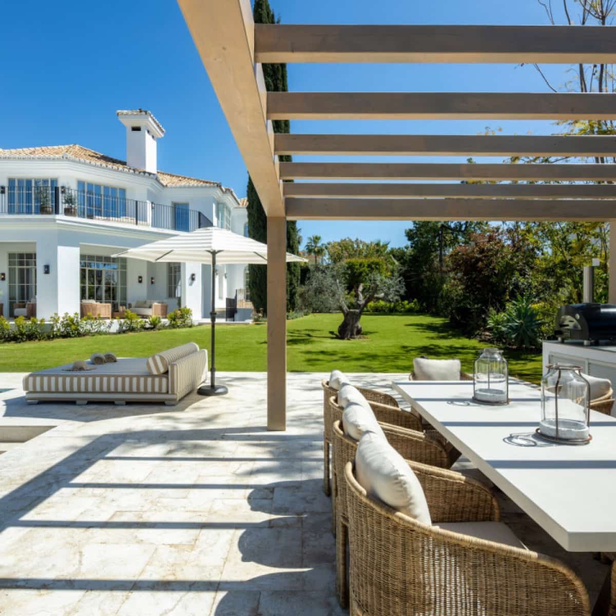 5 makuuhuone Huvila myytävänä paikassa Nueva Andalucia mukana uima-altaan 
autotalli - 8 900 000 € (Ref: 9425942)