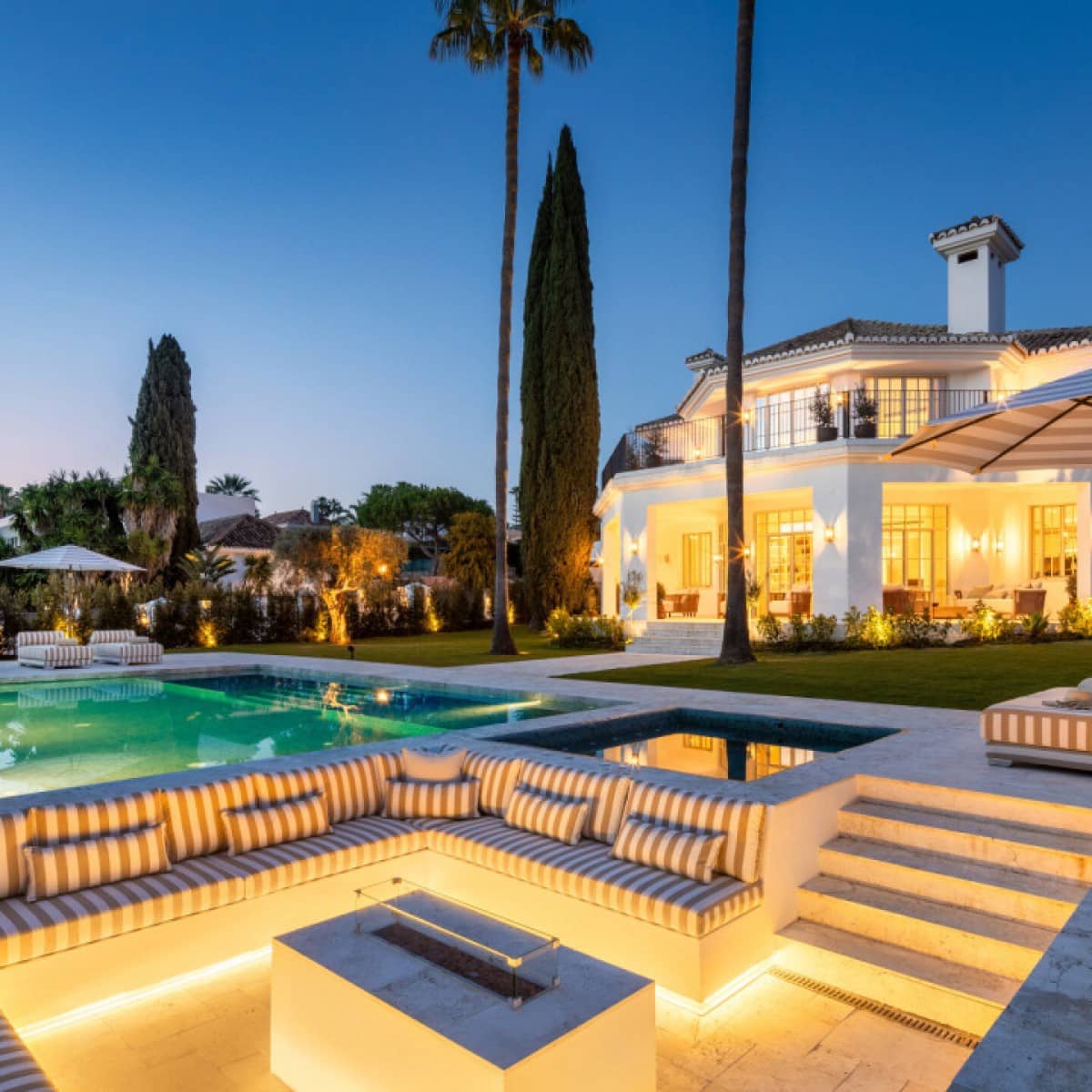 5 makuuhuone Huvila myytävänä paikassa Nueva Andalucia mukana uima-altaan 
autotalli - 8 900 000 € (Ref: 9425942)