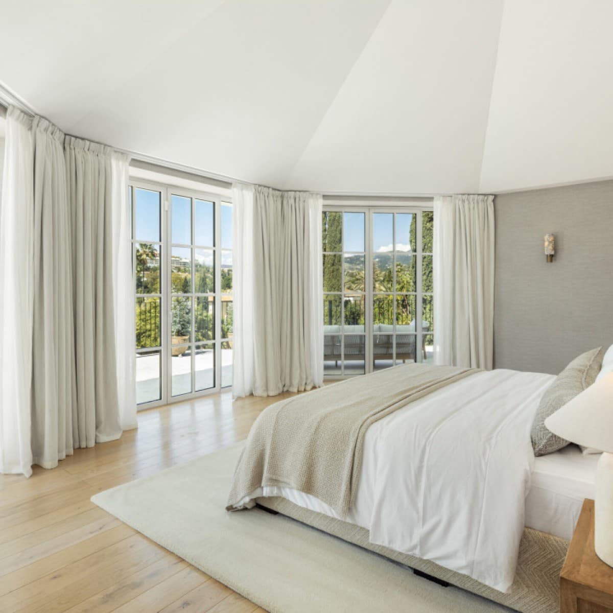 5 makuuhuone Huvila myytävänä paikassa Nueva Andalucia mukana uima-altaan 
autotalli - 8 900 000 € (Ref: 9425942)