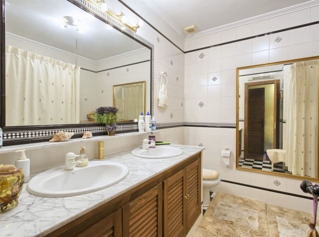 3 makuuhuone Omakotitalo myytävänä paikassa Benahavís mukana uima-altaan - 375 000 € (Ref: 9425944)