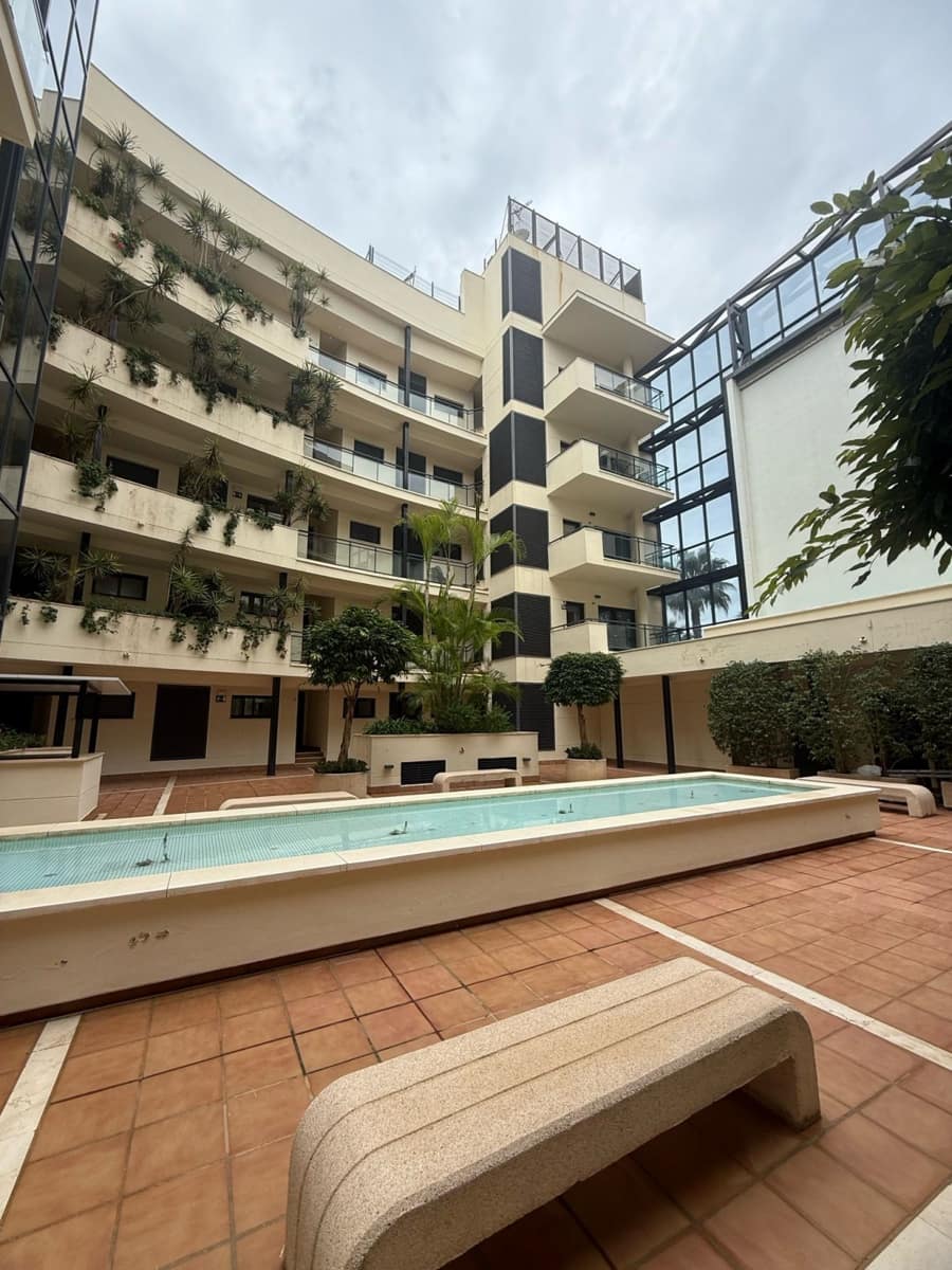 2 makuuhuone Huoneisto myytävänä paikassa New Golden Mile mukana uima-altaan - 329 000 € (Ref: 9425947)