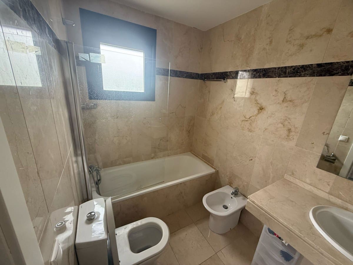 2 makuuhuone Huoneisto myytävänä paikassa New Golden Mile mukana uima-altaan - 329 000 € (Ref: 9425947)