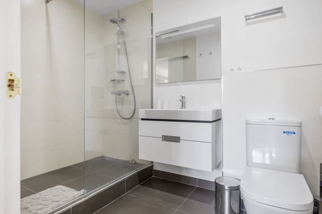 5 makuuhuone Omakotitalo myytävänä paikassa Benahavís mukana uima-altaan 
autotalli - 1 095 000 € (Ref: 9425948)