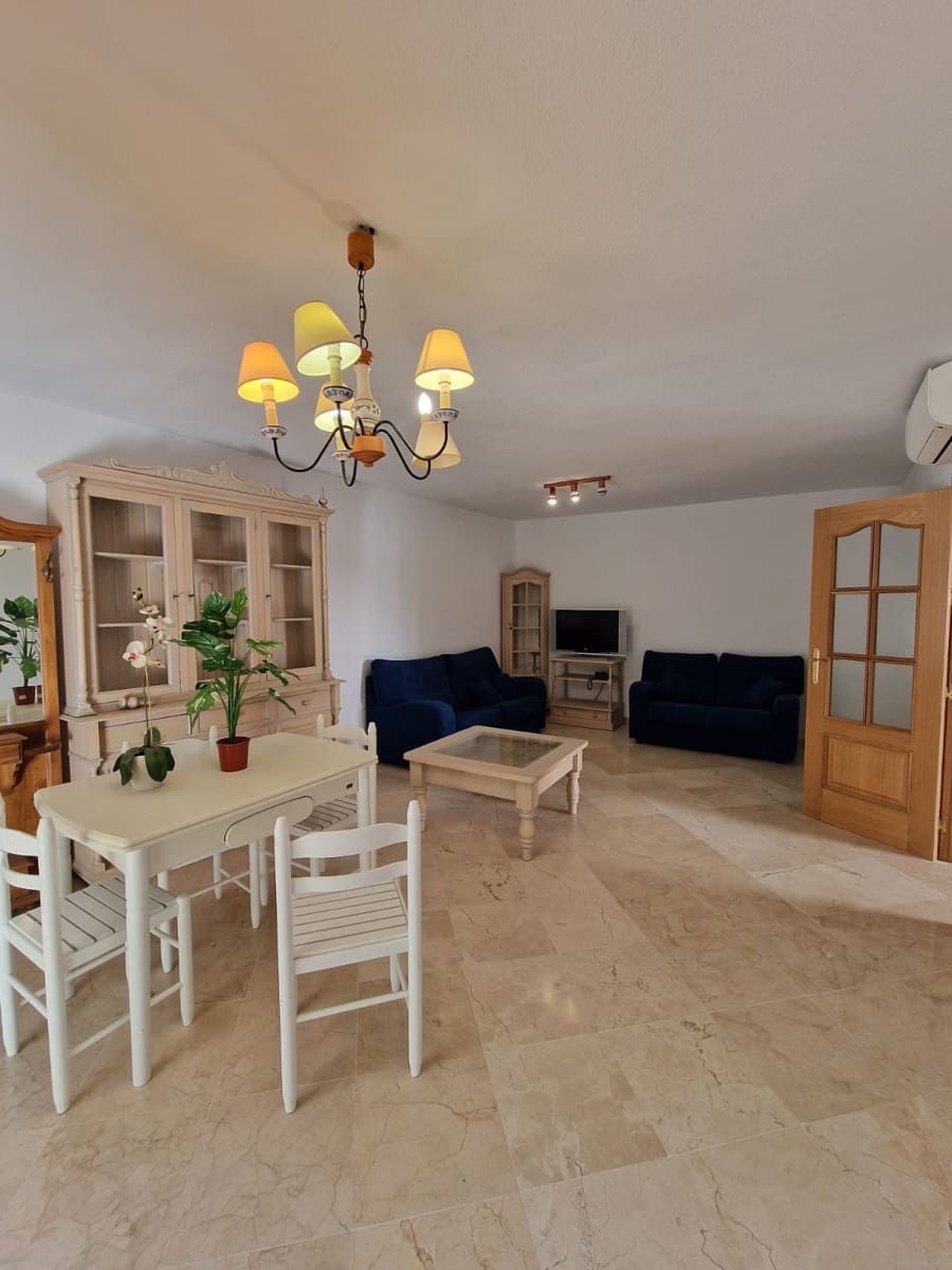 4 soveværelse Byhus til salg i Marbella med swimmingpool garage - € 719.500 (Ref: 9425949)