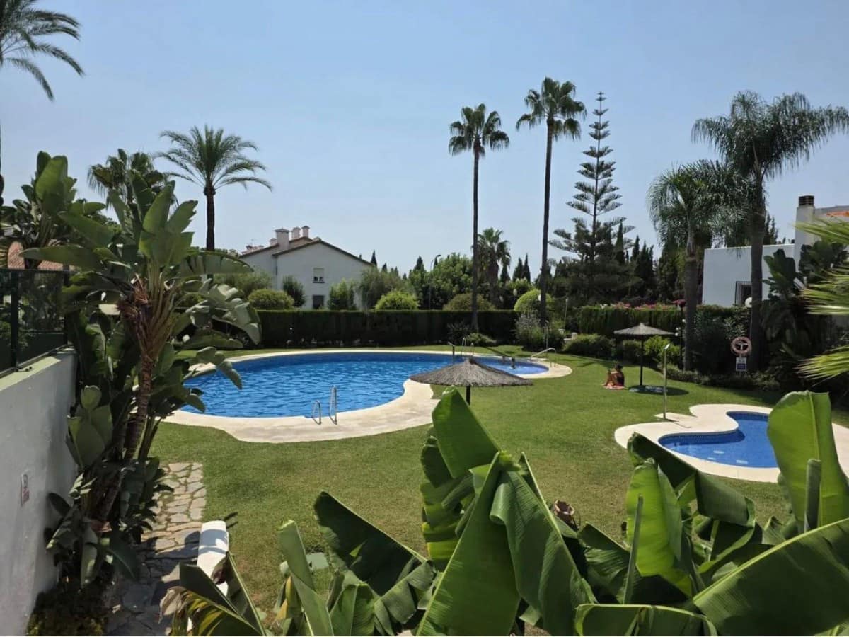 4 soveværelse Byhus til salg i Marbella med swimmingpool garage - € 719.500 (Ref: 9425949)