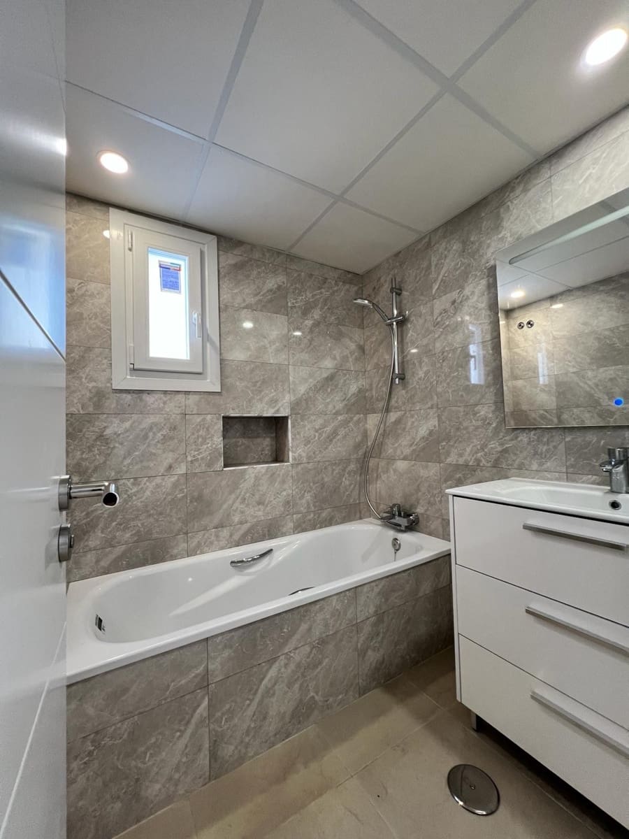 4 makuuhuone Omakotitalo myytävänä paikassa Nueva Andalucia mukana uima-altaan - 699 000 € (Ref: 9425952)