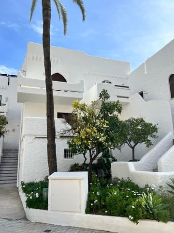4 soverom Hus til salgs i Nueva Andalucia, Marbella med svømmebasseng - € 699 000 (Ref: 9425952)