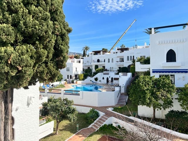 4 soverom Hus til salgs i Nueva Andalucia, Marbella med svømmebasseng - € 699 000 (Ref: 9425952)
