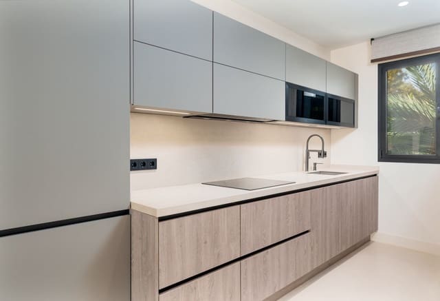 2 soveværelse Lejlighed til salg i Puerto Banus, Marbella med swimmingpool - € 750.000 (Ref: 9425953)