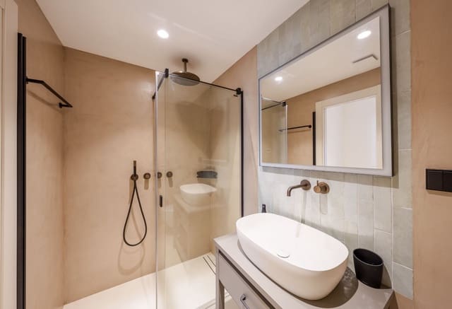 2 soveværelse Lejlighed til salg i Puerto Banus, Marbella med swimmingpool - € 750.000 (Ref: 9425953)