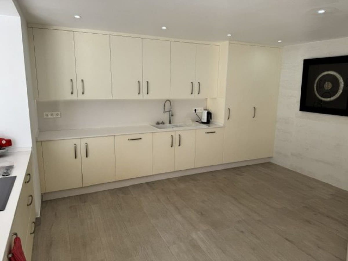 5 quarto Moradia para venda em Estepona com piscina garagem - 1 495 000 € (Ref: 9425954)