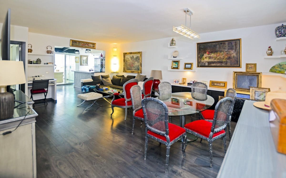 3 soverom Penthouse til salgs i Puerto Banus med svømmebasseng garasje - € 1 197 000 (Ref: 9425955)