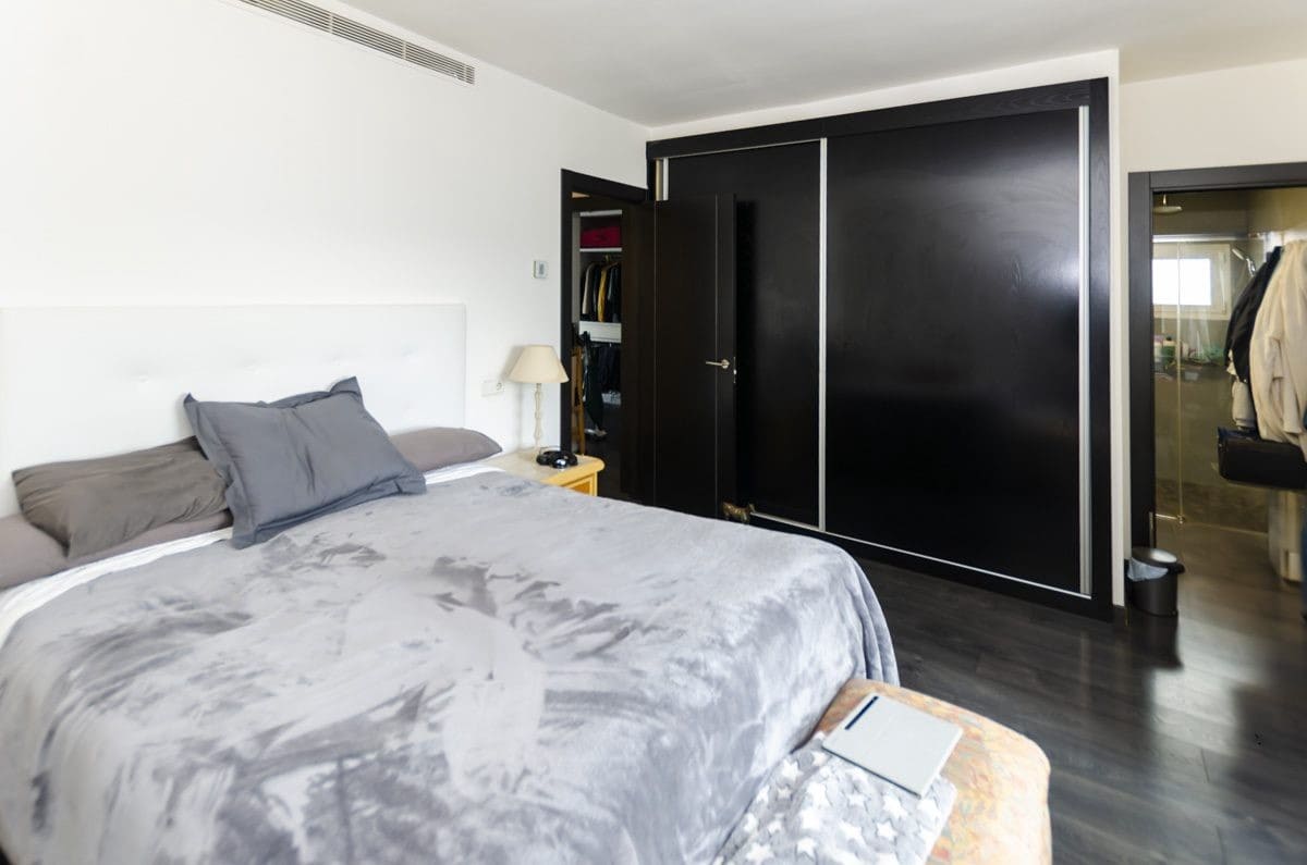 3 soverom Penthouse til salgs i Puerto Banus med svømmebasseng garasje - € 1 197 000 (Ref: 9425955)