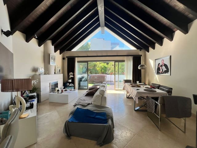 3 soverom Penthouse til salgs i Benahavís med svømmebasseng garasje - € 1 100 000 (Ref: 9425958)