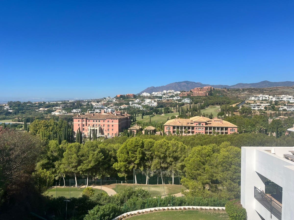 3 soverom Penthouse til salgs i Benahavis med svømmebasseng garasje - € 1 100 000 (Ref: 9425958)