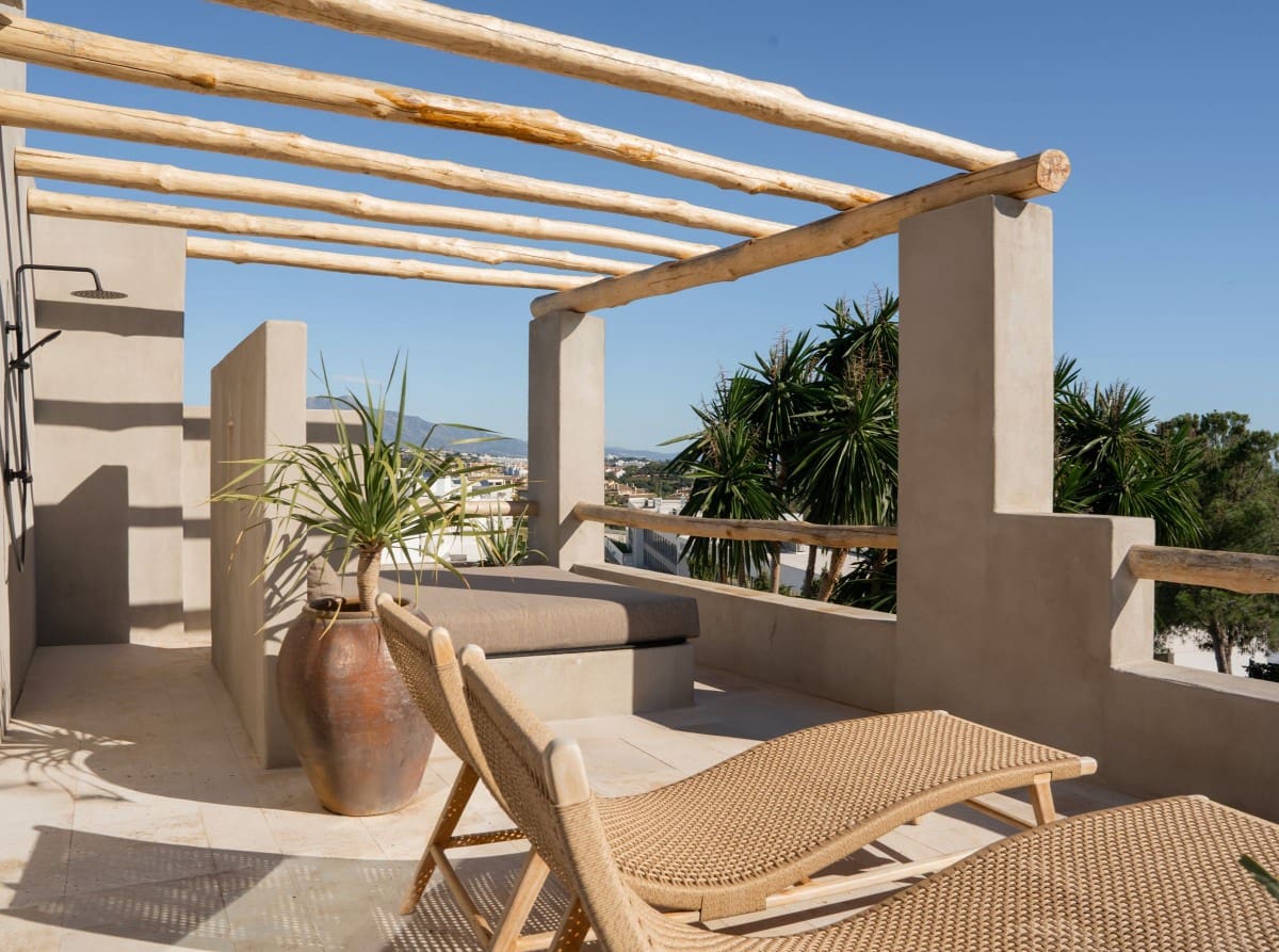 5 soverom Villa til salgs i New Golden Mile med svømmebasseng garasje - € 3 970 000 (Ref: 9425960)