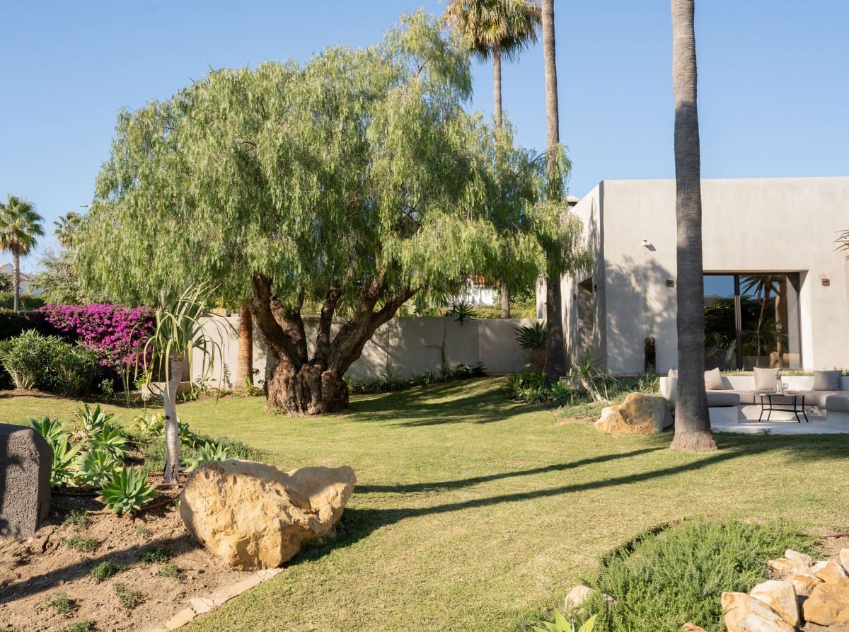 5 soverom Villa til salgs i New Golden Mile med svømmebasseng garasje - € 3 970 000 (Ref: 9425960)