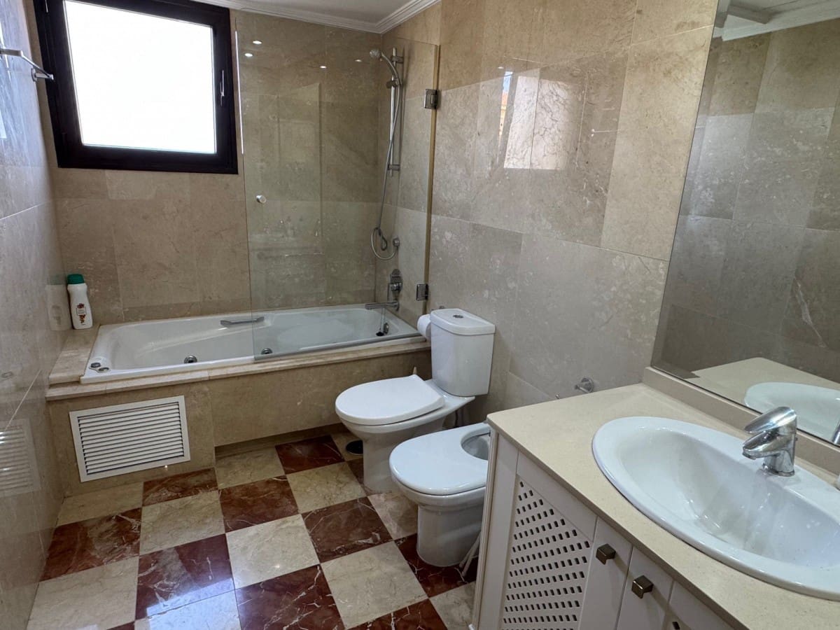 3 chambre Appartement à vendre à Sotogrande avec piscine garage - 520 000 € (Ref: 9425963)