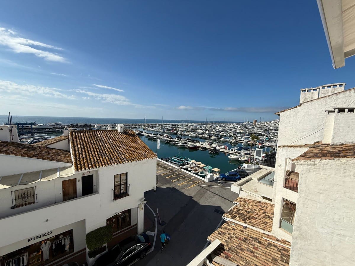 2 soveværelse Lejlighed til salg i Puerto Banus med swimmingpool garage - € 1.199.000 (Ref: 9425966)