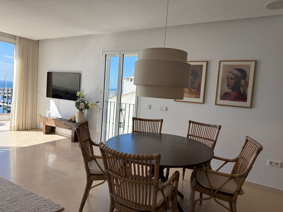 2 soveværelse Lejlighed til salg i Puerto Banus med swimmingpool garage - € 1.199.000 (Ref: 9425966)