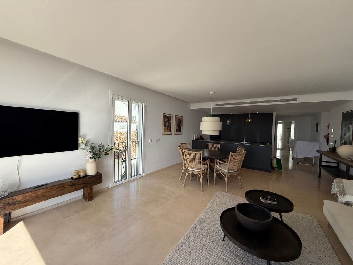 2 soveværelse Lejlighed til salg i Puerto Banus med swimmingpool garage - € 1.199.000 (Ref: 9425966)