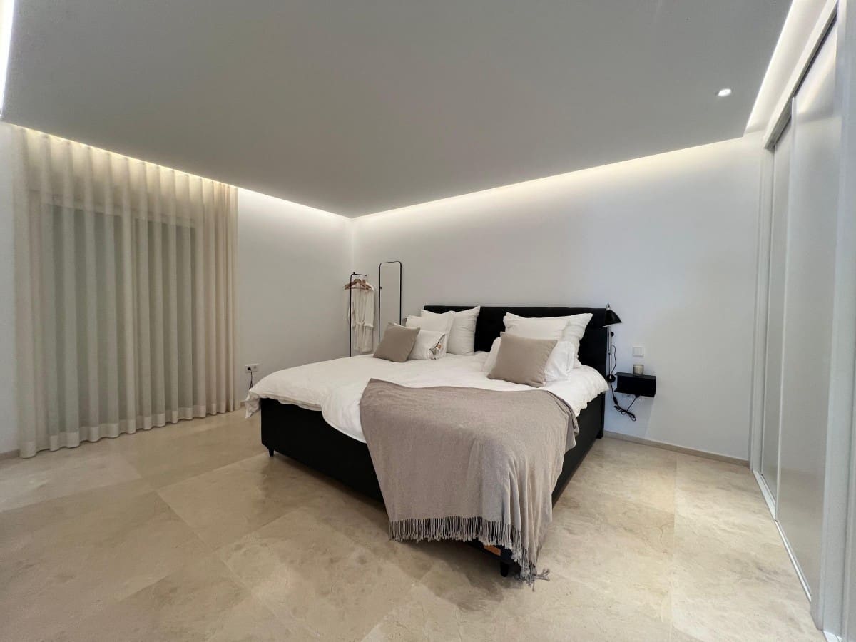 2 soveværelse Lejlighed til salg i Puerto Banus med swimmingpool garage - € 1.199.000 (Ref: 9425966)