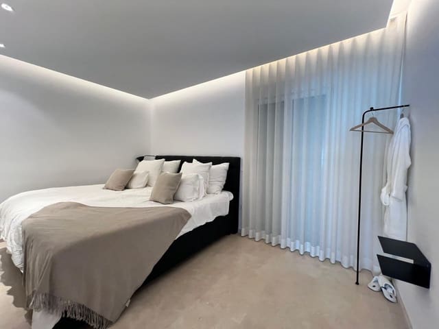 2 soveværelse Lejlighed til salg i Puerto Banus, Marbella med swimmingpool garage - € 1.199.000 (Ref: 9425966)