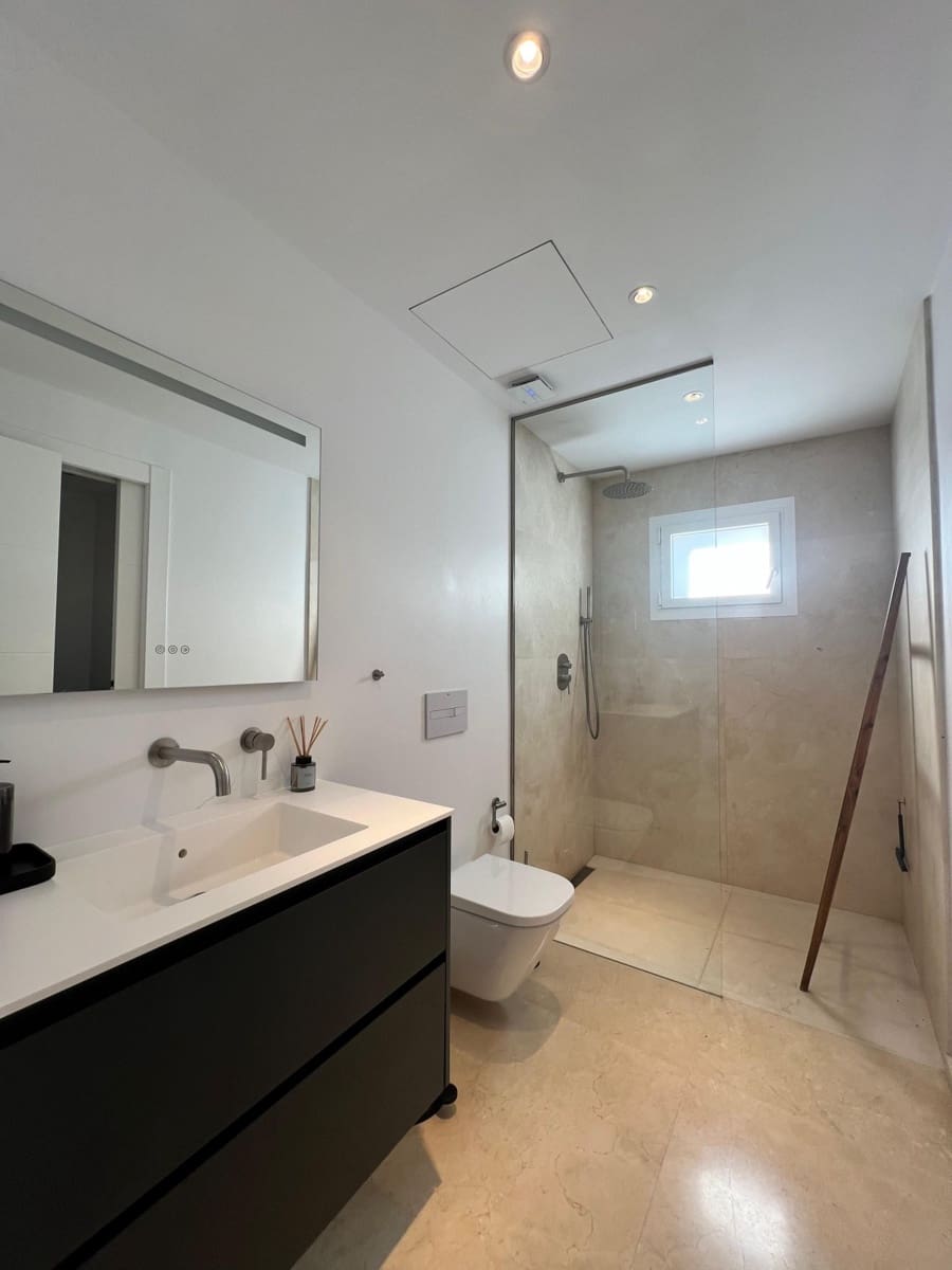 2 soveværelse Lejlighed til salg i Puerto Banus med swimmingpool garage - € 1.199.000 (Ref: 9425966)