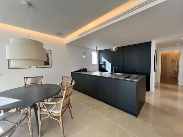 2 soveværelse Lejlighed til salg i Puerto Banus, Marbella med swimmingpool garage - € 1.199.000 (Ref: 9425966)