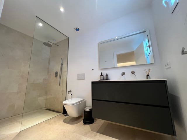 2 soveværelse Lejlighed til salg i Puerto Banus, Marbella med swimmingpool garage - € 1.199.000 (Ref: 9425966)