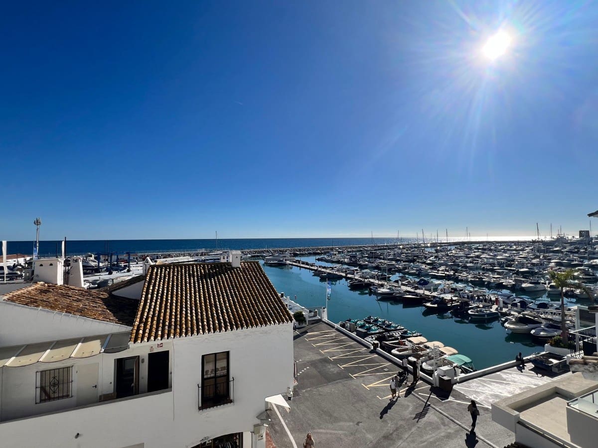 2 soveværelse Lejlighed til salg i Puerto Banus med swimmingpool garage - € 1.199.000 (Ref: 9425966)