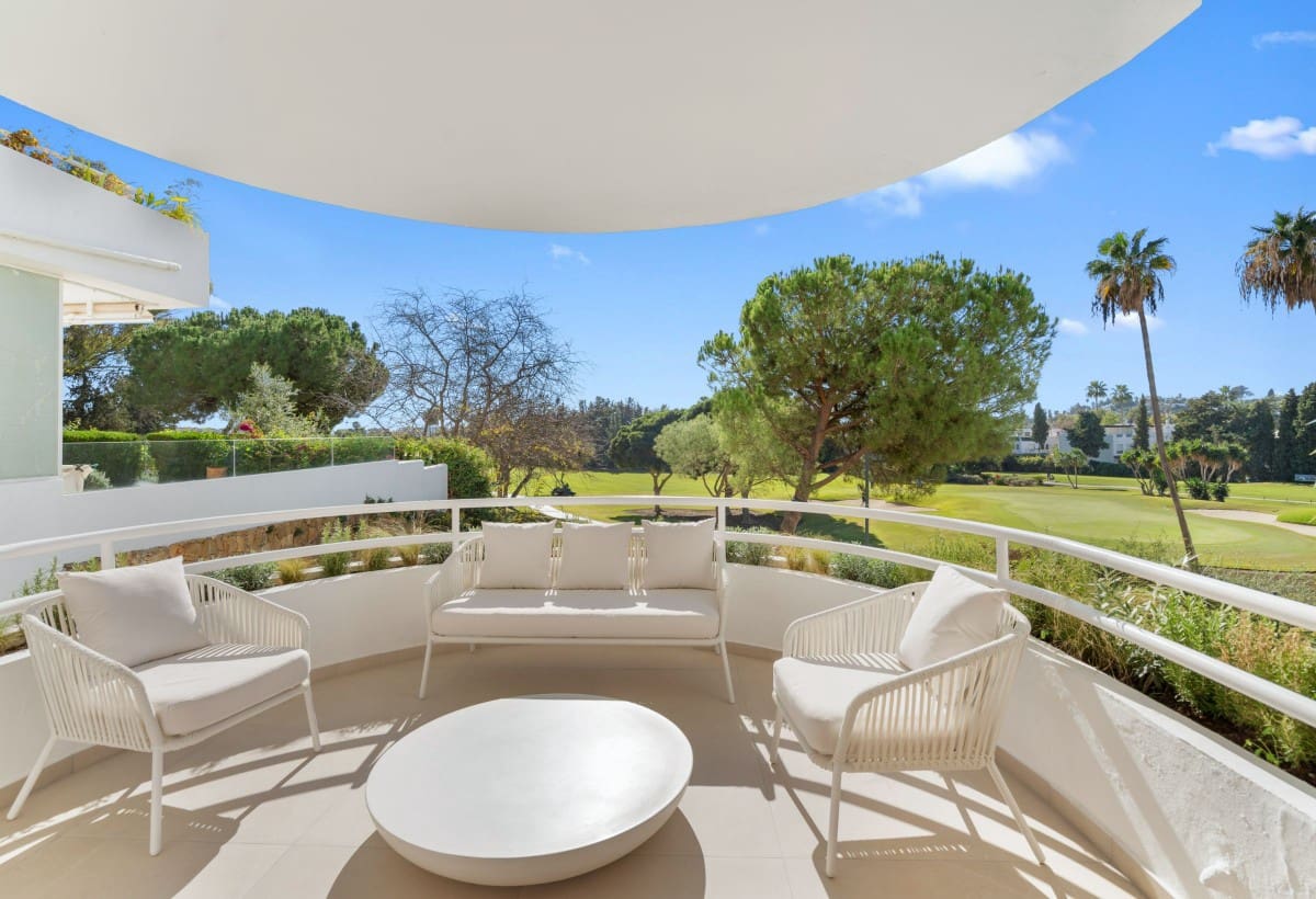 3 makuuhuone Huoneisto myytävänä paikassa Nueva Andalucia mukana uima-altaan - 949 500 € (Ref: 9425967)