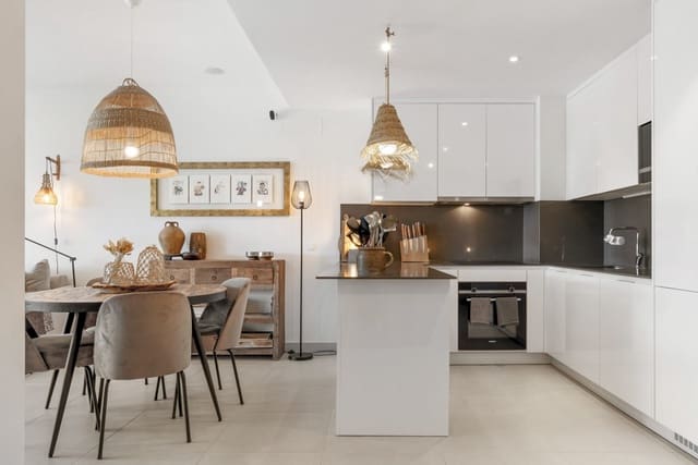 2 makuuhuone Huoneisto myytävänä paikassa Estepona Golf, Estepona mukana uima-altaan 
autotalli - 495 000 € (Ref: 9425969)