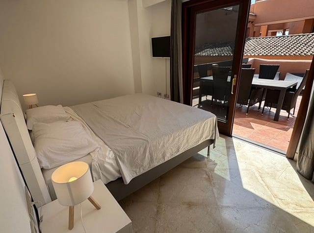 2 soverom Leilighet til salgs i New Golden Mile, Estepona med svømmebasseng garasje - € 605 000 (Ref: 9425974)