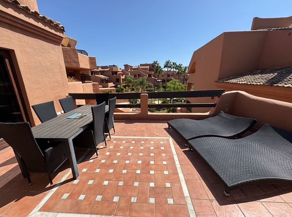 2 soverom Leilighet til salgs i New Golden Mile med svømmebasseng garasje - € 605 000 (Ref: 9425974)