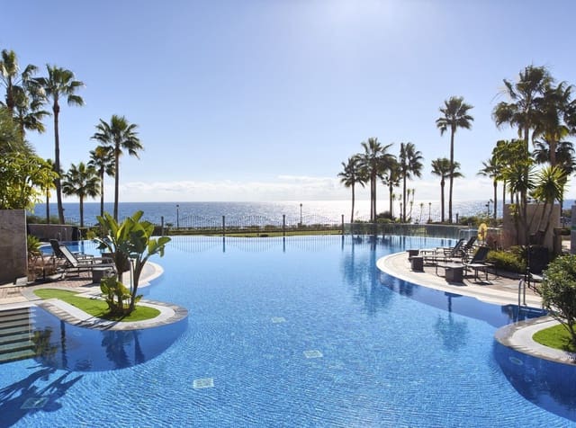 2 soverom Leilighet til salgs i New Golden Mile, Estepona med svømmebasseng garasje - € 605 000 (Ref: 9425974)