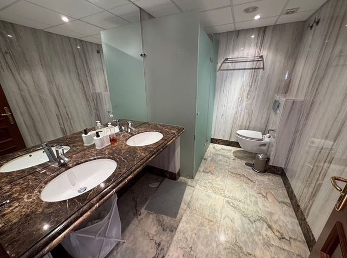 2 soverom Leilighet til salgs i New Golden Mile med svømmebasseng garasje - € 605 000 (Ref: 9425974)