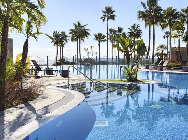 2 soverom Leilighet til salgs i New Golden Mile, Estepona med svømmebasseng garasje - € 605 000 (Ref: 9425974)