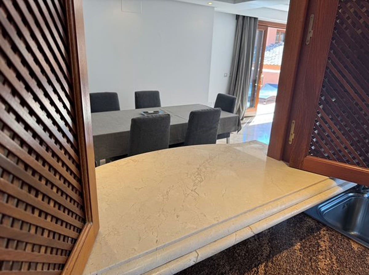 2 soverom Leilighet til salgs i New Golden Mile med svømmebasseng garasje - € 605 000 (Ref: 9425974)