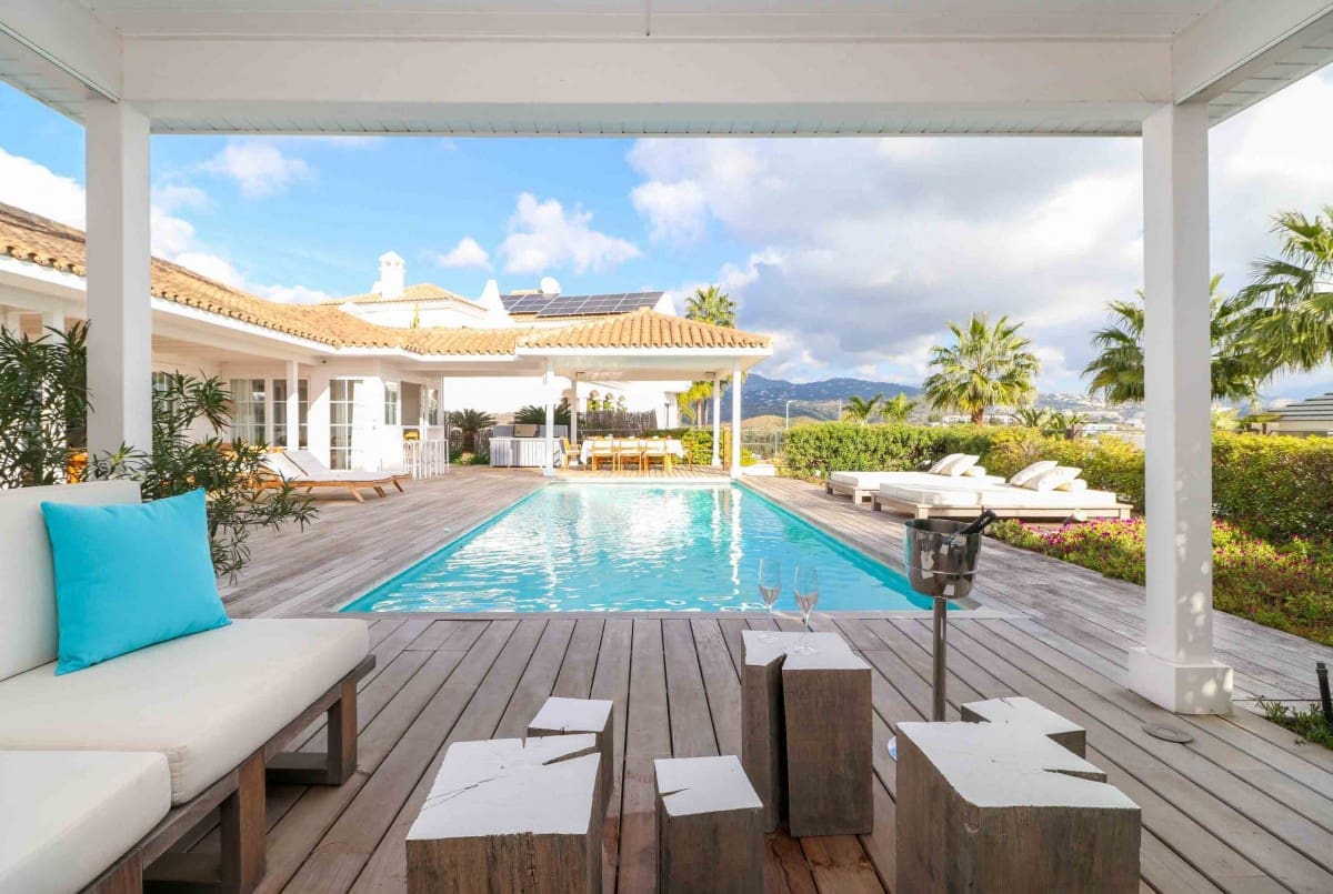 4 quarto Moradia para venda em Benahavis com piscina garagem - 1 975 000 € (Ref: 9425975)