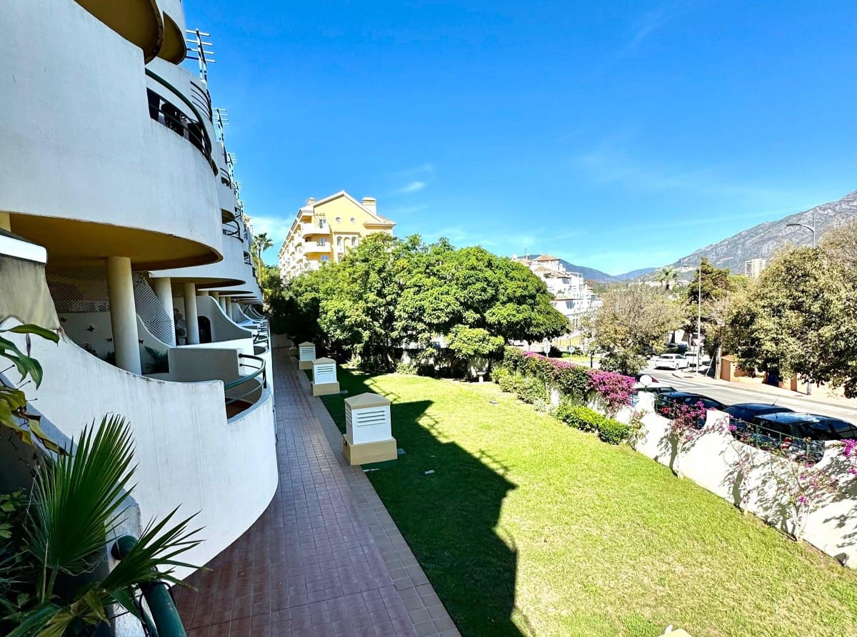 3 makuuhuone Huoneisto myytävänä paikassa Marbella mukana uima-altaan - 550 000 € (Ref: 9425977)