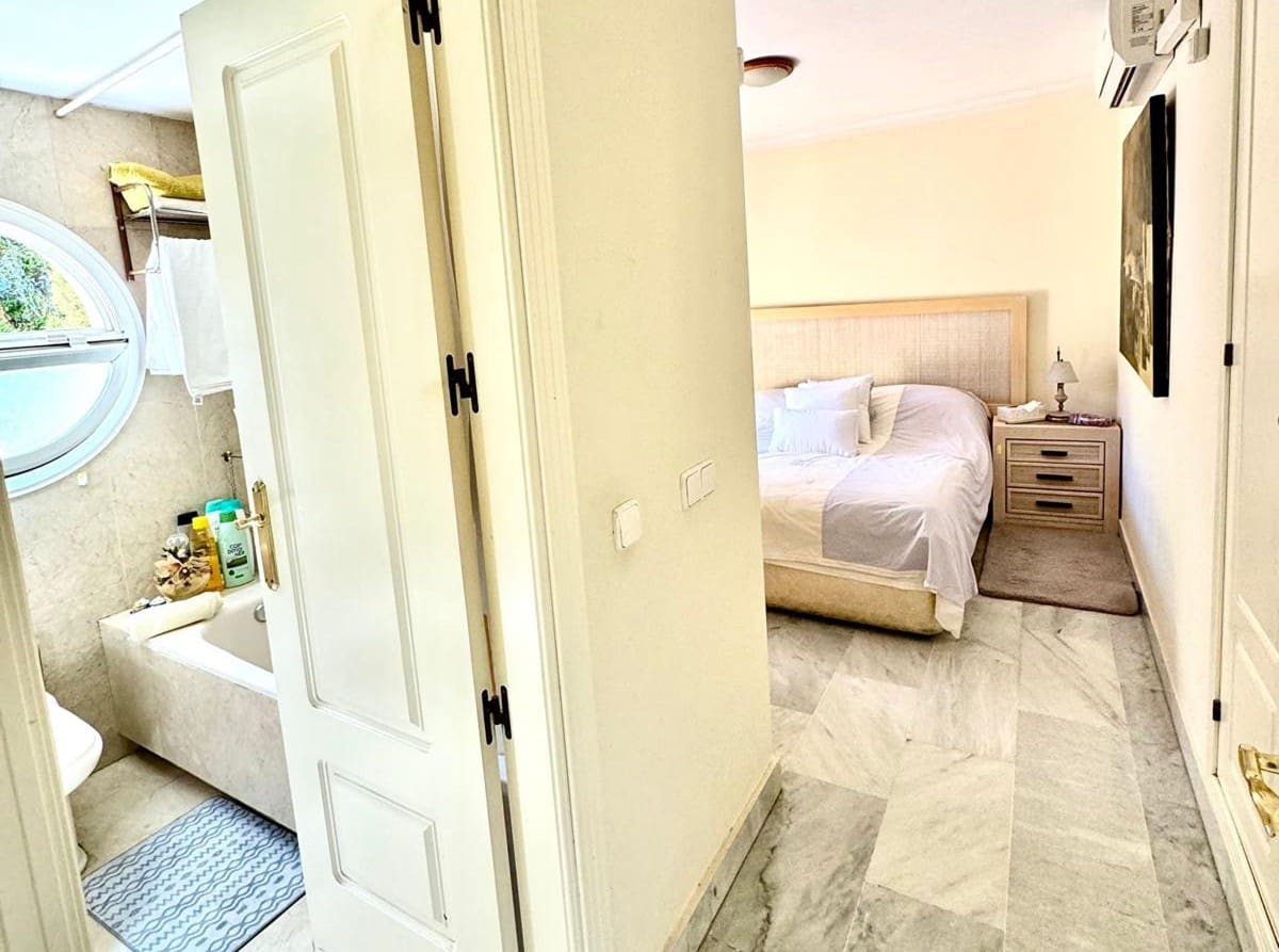 3 makuuhuone Huoneisto myytävänä paikassa Marbella mukana uima-altaan - 550 000 € (Ref: 9425977)