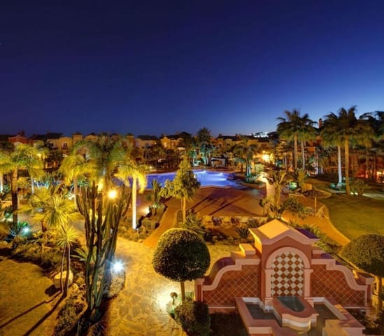 2 soverom Penthouse til salgs i Puerto Banus, Marbella med svømmebasseng garasje - € 995 000 (Ref: 9425979)