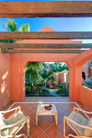 2 soverom Penthouse til salgs i Puerto Banus, Marbella med svømmebasseng garasje - € 995 000 (Ref: 9425979)