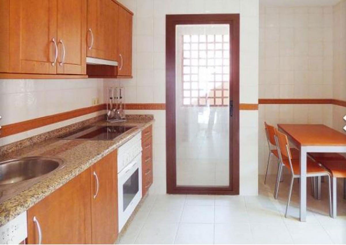 2 soverom Penthouse til salgs i Puerto Banus med svømmebasseng garasje - € 995 000 (Ref: 9425979)