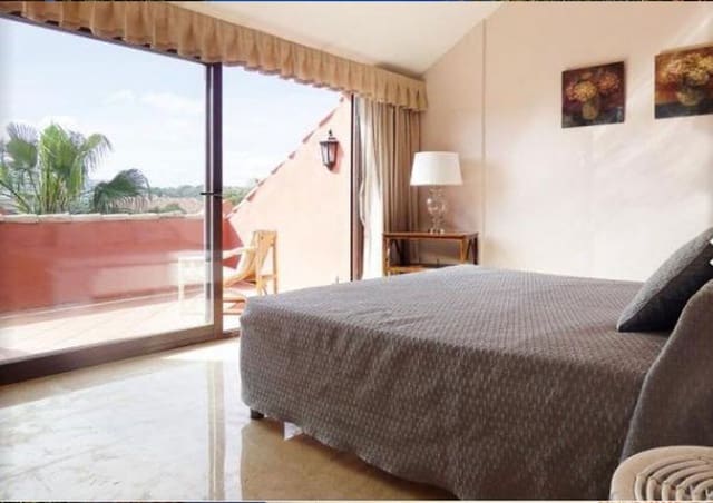 2 soverom Penthouse til salgs i Puerto Banus, Marbella med svømmebasseng garasje - € 995 000 (Ref: 9425979)