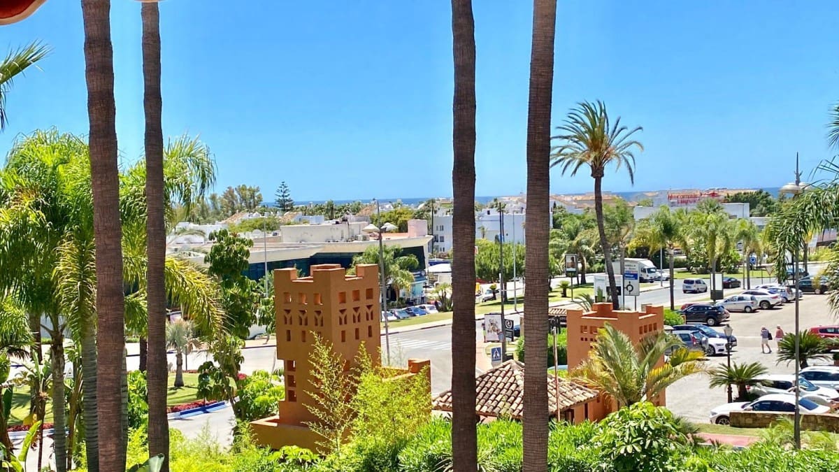 2 quarto Penthouse para venda em Puerto Banus com piscina garagem - 995 000 € (Ref: 9425979)